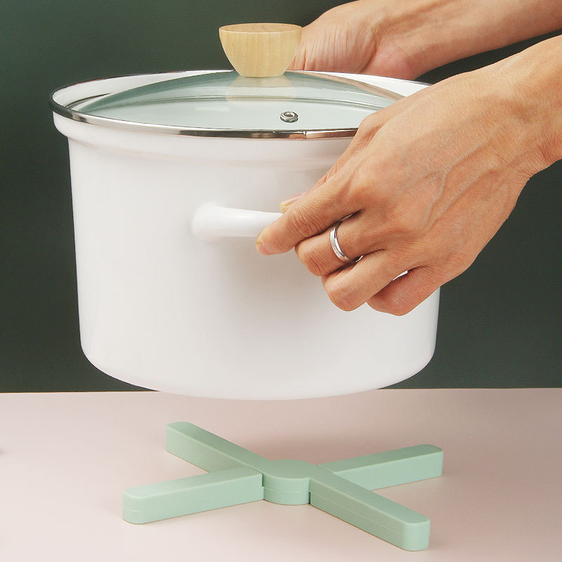 3 Pack Non-Slip Thick Foldable Silicone Trivets, Heat-Resistant Folding Pad, Eco Expanding Silicone Pot Holder, Hot Pad With Collapsible Cross Design Save Much Space Silicone Heat Resistant Pad - Image 3