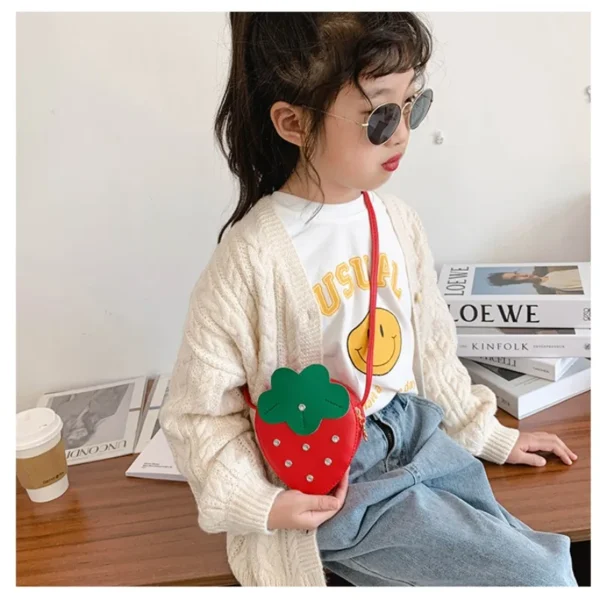 Children's Strawberry Creative Modeling Cute and Sweet Accessories, Girls Go Out Fashion Crossbody Bag